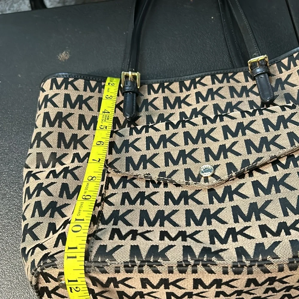 Michael Kors EUC Large Handbag - Picture 16 of 16